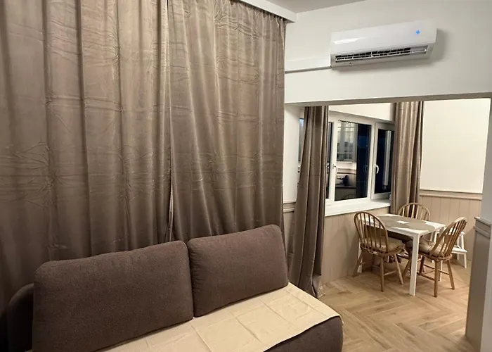 Oakland * Debina (Ustka)